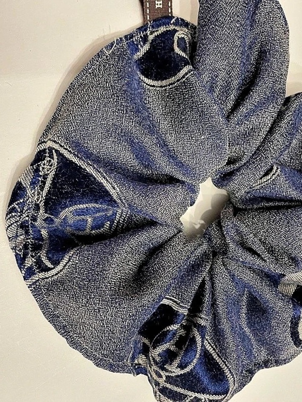 Hermès Silk Scrunchie Blue upcycled from authentic silk scarf - Picture 4 of 6